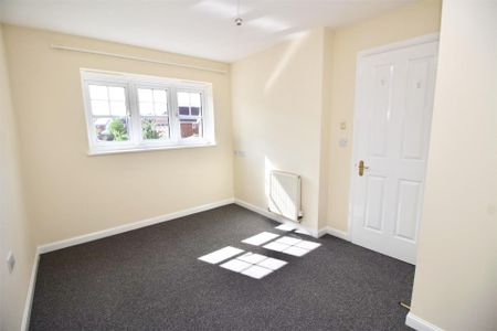 3 bedroom Semi-detached house to rent in Chesters Avenue, Longbenton, Newcastle Upon Tyne, Ne12 - Photo 5