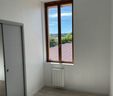 CHARLIEU T2BIS AU CALME - Photo 1