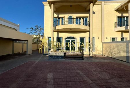 AMAZING 5BR STUDY MAIDS PRIVATE GARDEN - Photo 2