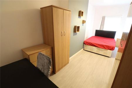 4 bedroom apartment to rent - Photo 3