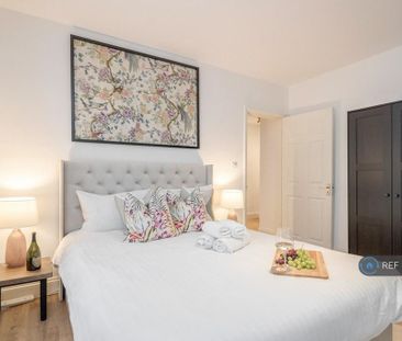 3 bedroom flat to rent - Photo 5