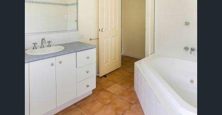Family Home in Mount Coolum - Photo 4