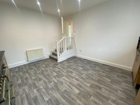 4 bedroom apartment to rent - Photo 2