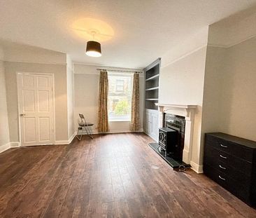 Longwood Gate, Huddersfield £650 pcm ⓘ The monthly or weekly payment required by the landlord. Read our glossary page , 2 bedrooms, house - terraced, to let * Tenant info - Photo 2