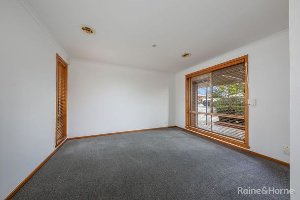 charming 3 bedroom home - Photo 1