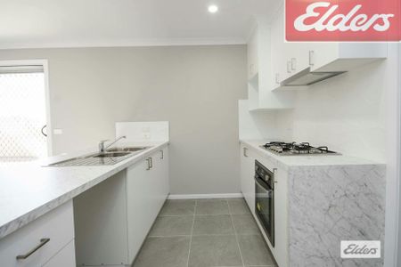 Stylish Modern Family Home - Photo 2