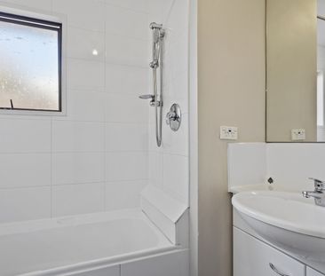 3-bedroom standalone house, with parking - Photo 5