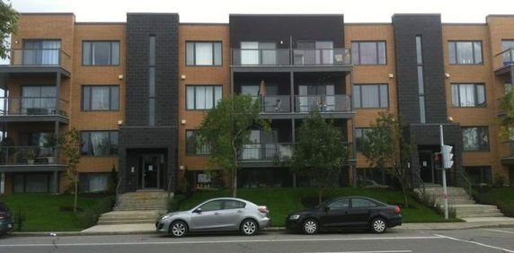 Spacious Unit 4.5 Large Terrasse ON THE FOURTH FLOOR - Photo 2