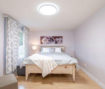 For Lease - 39 Courtleigh Square, Brampton, Ontario - Photo 1