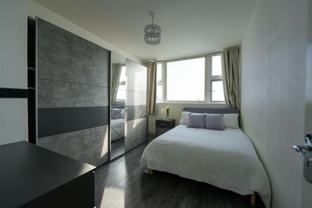 4 bedroom flat to rent - Photo 5