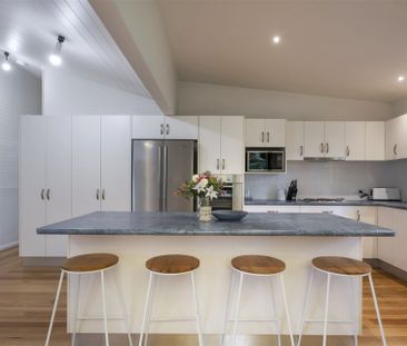 Stunning Coastal Retreat - Photo 3