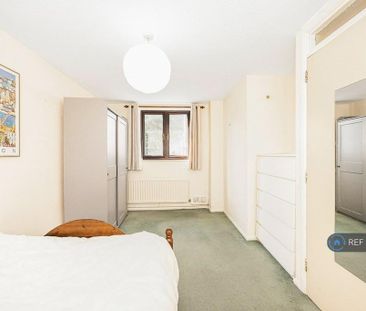 4 bedroom semi-detached house to rent - Photo 6