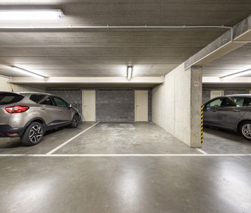 GELIJKVLOERS APPARTEMENT MET TUIN EN PARKING NABIJ HET CENTRUM - Photo 4