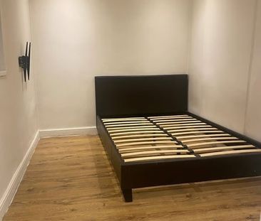 Studio Flat, Oulton Crescent, IG11 - Photo 2