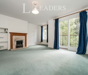 3 bedroom town house to rent Beaufort Court, Cirencester - Photo 2