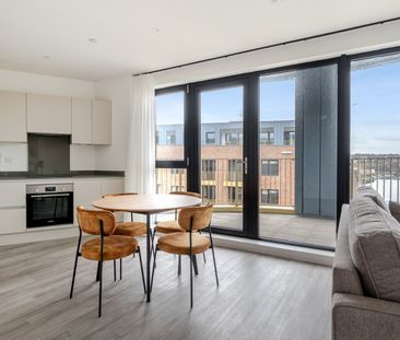 Flat to rent - Medway Street, Chatham, ME4 - Photo 3