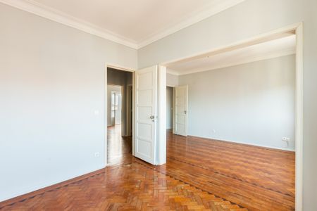 3-Bedroom Apartment for Rent in Avenida de Roma, Lisbon - Photo 3