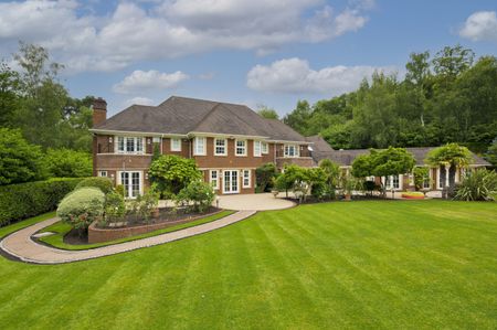 Ravenscroft Road, Weybridge, KT13 - Photo 5