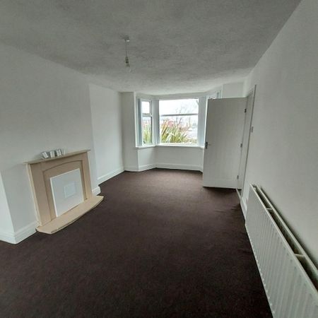 4 bedroom semi-detached house to rent - Photo 2