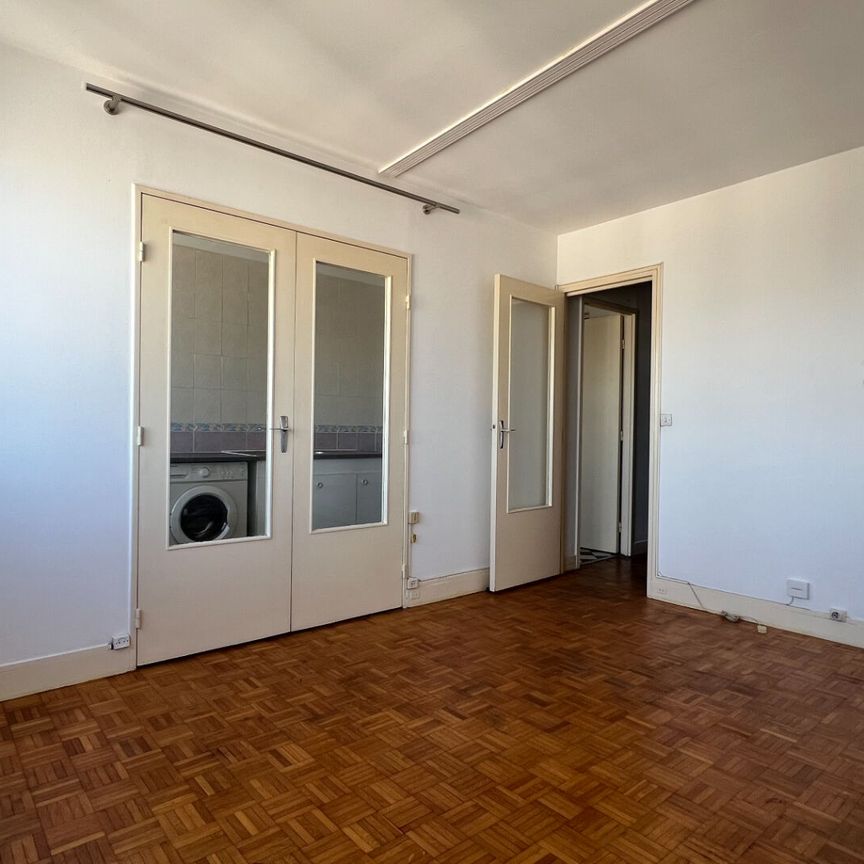 Appartement a louer Paris - Loyer €950/mois charges comprises ** - Photo 1