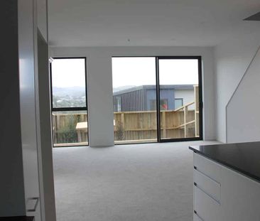Near new, Sunny 3 Bed (Corner unit with Courtyard) - Photo 1