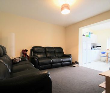 5 bedroom end of terrace house to rent - Photo 1