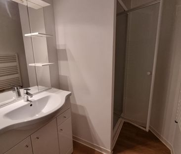 Location Appartement 2 pièces 46m² GALLARGUES LE MONTUEUX 30660 - Photo 2