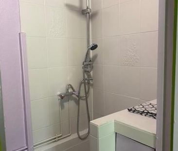 Une maison mitoyenne d'un côté située dans le Centre de Duclair - Photo 4