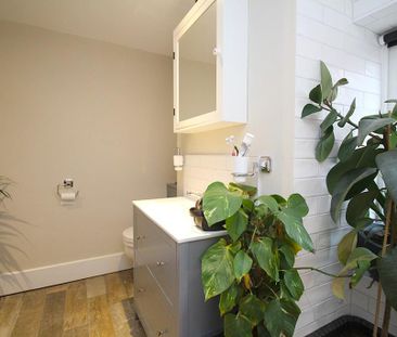 2 bedroom mews to rent - Photo 6