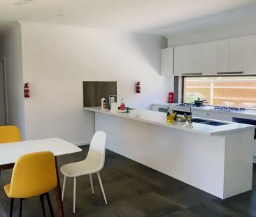 Private room with ensuite - Photo 5