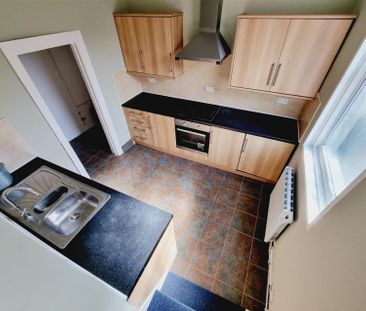 1 Bedroom Flat to Rent in Flat 3, High Street, Rushden, Northants, ... - Photo 3