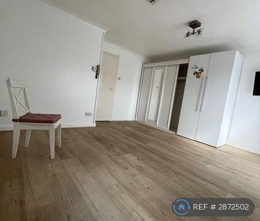 Studio to rent - Photo 6