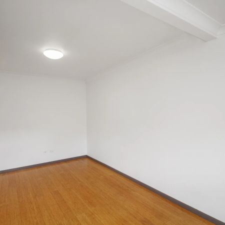 Light-Filled One-Bedroom Granny Flat - Photo 3