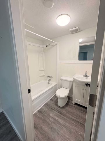 REDWOOD APARTMENTS - 17 - Photo 3