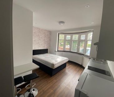 Studio to rent - Photo 3