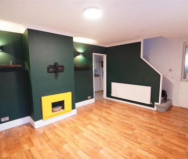 2 bedroom semi-detached house to rent - Photo 6