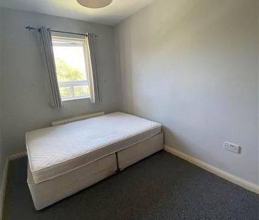 38 Cromwell Court, 110 Cromwell Road ( Only Available Short Term), ... - Photo 3