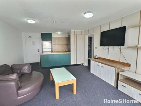 Beautifully Renovated Apartment in the Heart of Gladstone - Photo 5