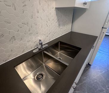 For Lease - 15 Mowat Boulevard, Kitchener, Ontario - Photo 3