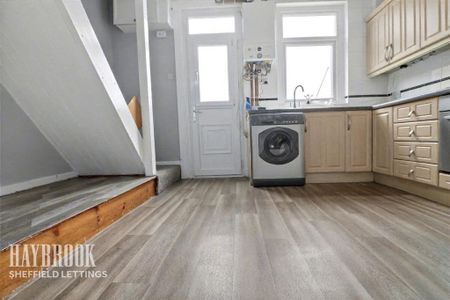 3 bedroom terraced house to rent - Photo 5