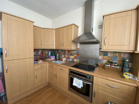 2 bedroom Flat to let - Photo 3