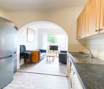 6 bedroom house to rent - Photo 2