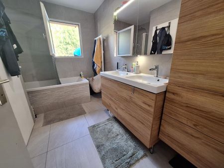 Location Maison 4 pièces 98m² PESSAC 33600 - Photo 2