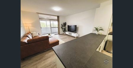 Modern 2X1 Unit - Photo 2