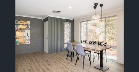 Modern Coastal Home! Spacious & Stylish! 3/4 Bed! - Photo 5