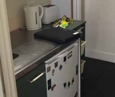 Easy Living in the City - Ideal for Students - Photo 2