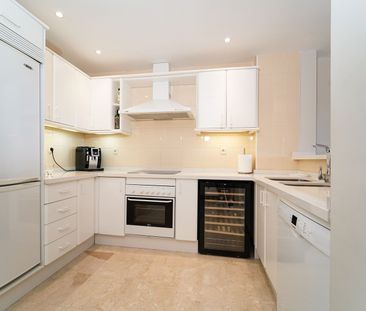 Middle Floor Apartment in Elviria - Photo 5
