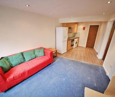 2 bedroom flat to rent - Photo 2