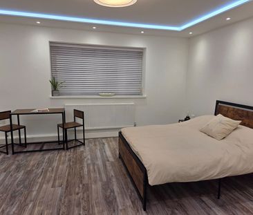 Studio Flat, Mitchell House, N1 - Photo 2