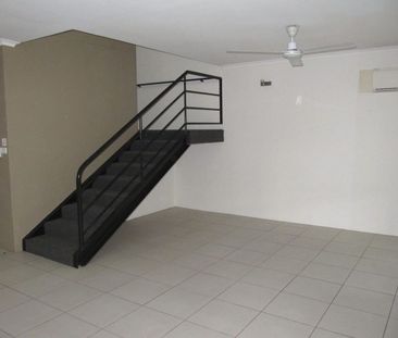 PRIME LOCATION! WALK TO CAFES, MARKETS & THE SAILING CLUB - Photo 5